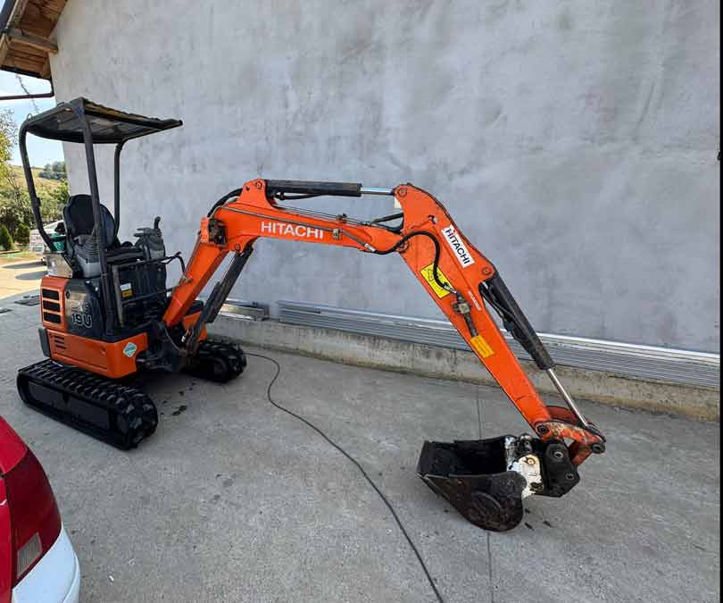 gcutileje-hitachi-1-810x675